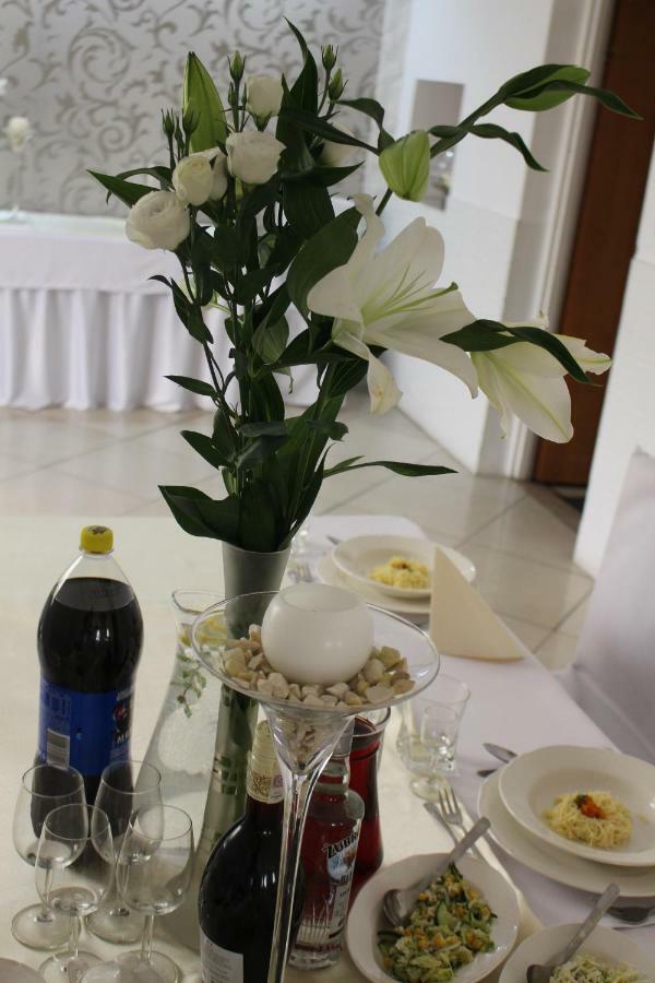 Restauracja Hotel Kassandra Września Kültér fotó
